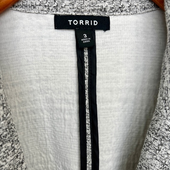 Torrid | 3X | Grey Textured Longline Oversized Boyfriend Blazer Jacket - Picture 4 of 8